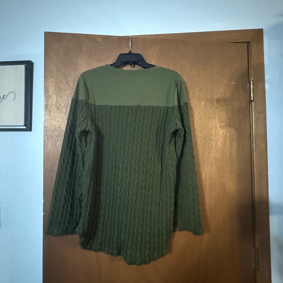 New Suzanne Betro sweater - Picture 3 of 3